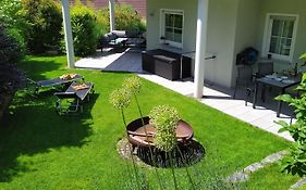 Entspannen im Grünen, Ferienwohnung mit eigenem Garten